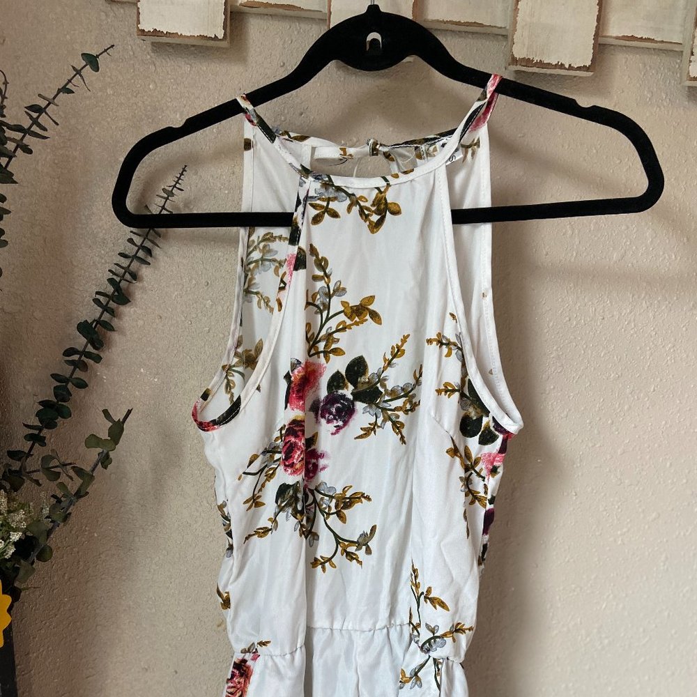 4/$20 Songyang White Floral Halter Neckline Tie Open back Romper ~S